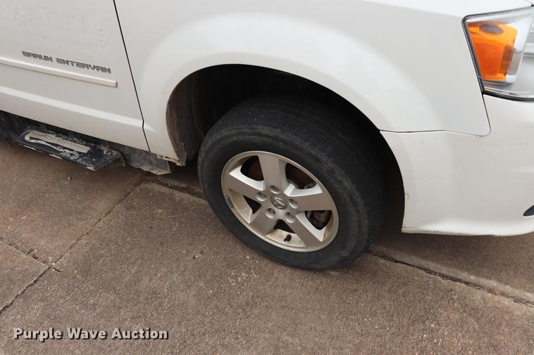 image for item ED9631 2011 Dodge Grand Caravan handicap accessible van