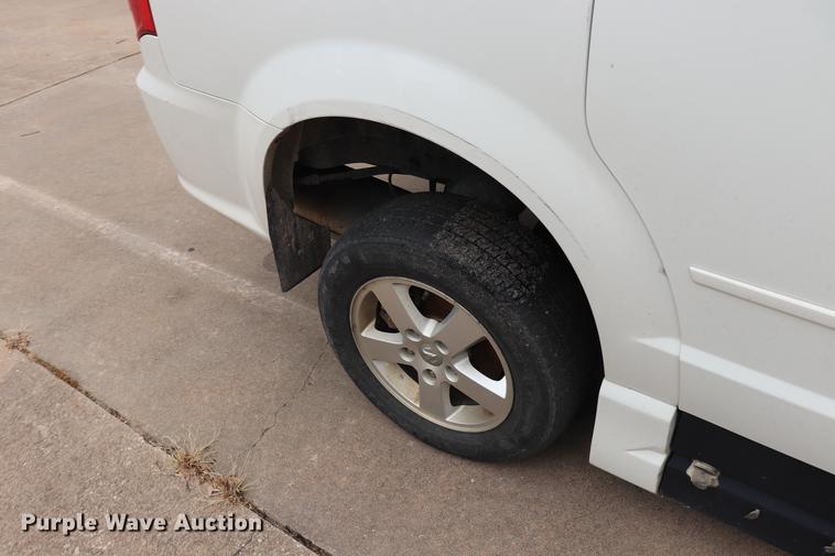 image for item ED9631 2011 Dodge Grand Caravan handicap accessible van