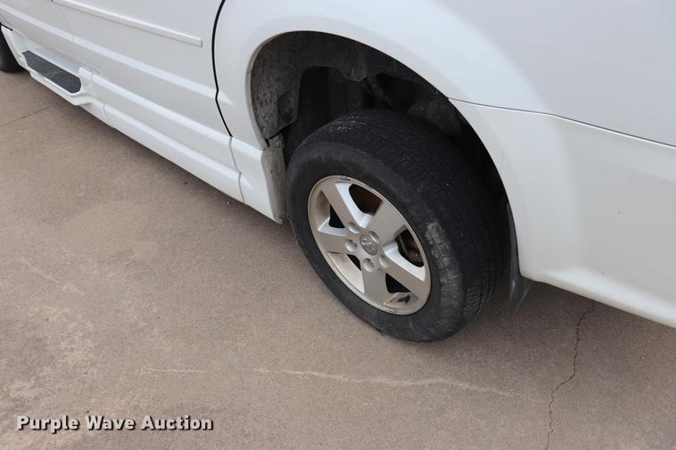 image for item ED9631 2011 Dodge Grand Caravan handicap accessible van