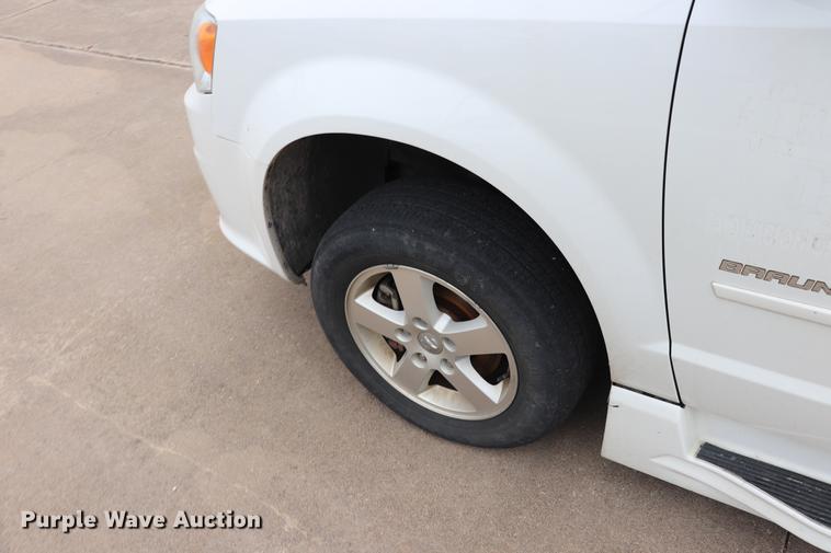 image for item ED9631 2011 Dodge Grand Caravan handicap accessible van