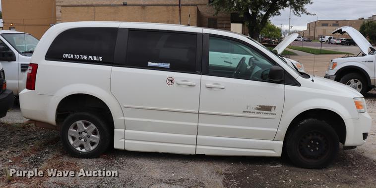 image for item ED9633 2010 Dodge Grand Caravan handicap accessible van