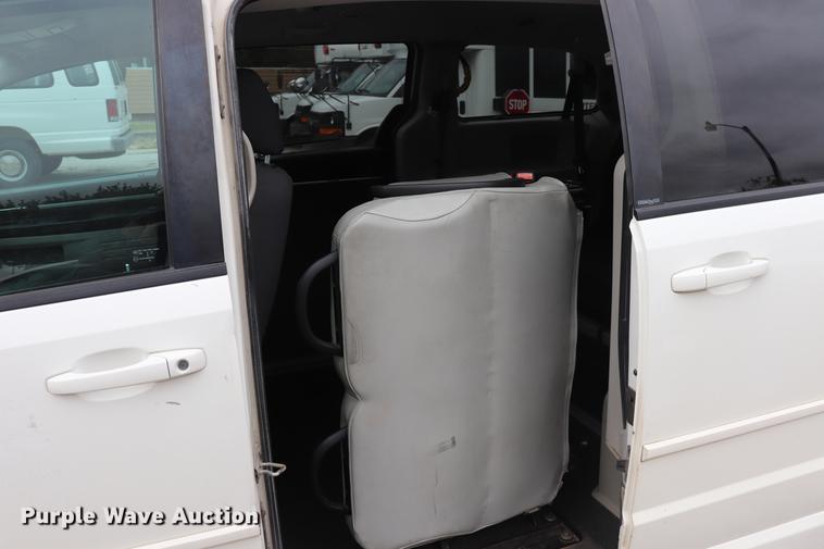 image for item ED9633 2010 Dodge Grand Caravan handicap accessible van