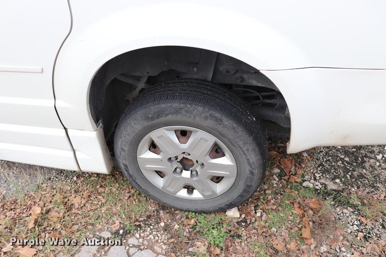 image for item ED9633 2010 Dodge Grand Caravan handicap accessible van