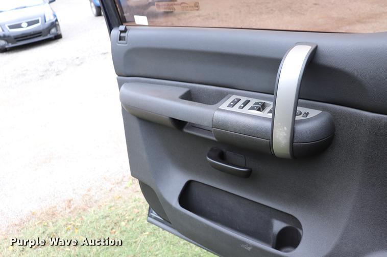 image for item ED9638 2008 Chevrolet Silverado 1500 Crew Cab pickup truck