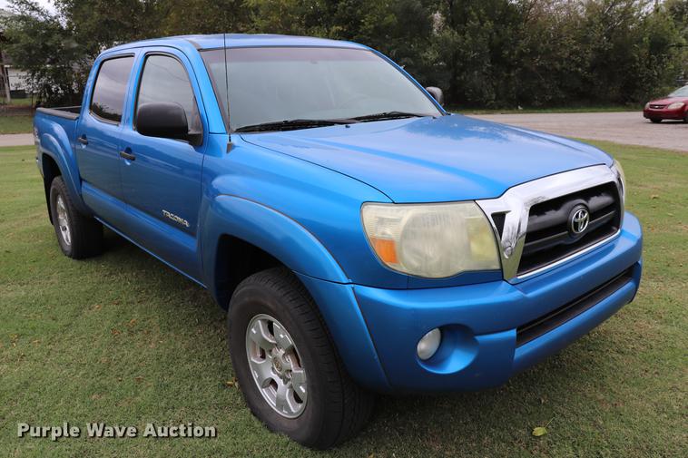 image for item ED9639 2006 Toyota Tacoma Double Cab pickup truck