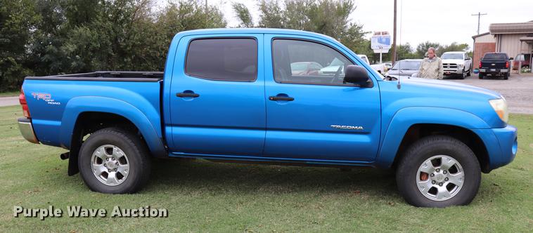 image for item ED9639 2006 Toyota Tacoma Double Cab pickup truck