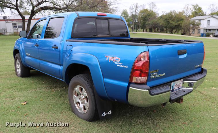 image for item ED9639 2006 Toyota Tacoma Double Cab pickup truck