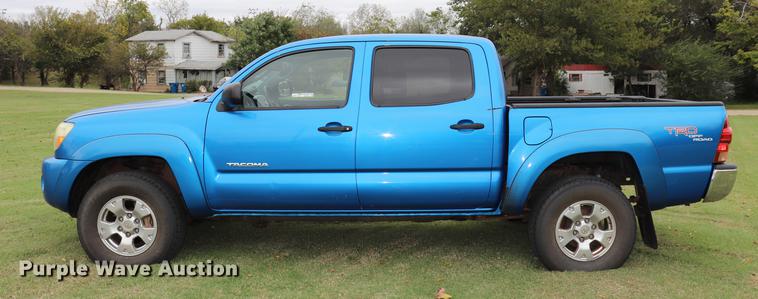 image for item ED9639 2006 Toyota Tacoma Double Cab pickup truck