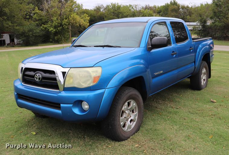 image for item ED9639 2006 Toyota Tacoma Double Cab pickup truck