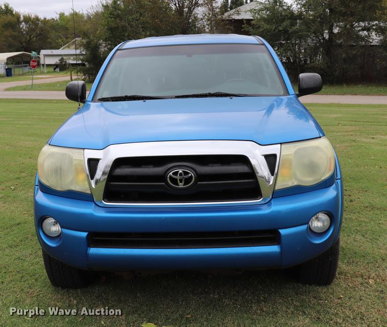 image for item ED9639 2006 Toyota Tacoma Double Cab pickup truck