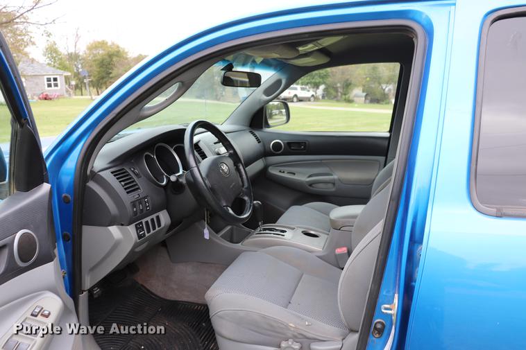 image for item ED9639 2006 Toyota Tacoma Double Cab pickup truck