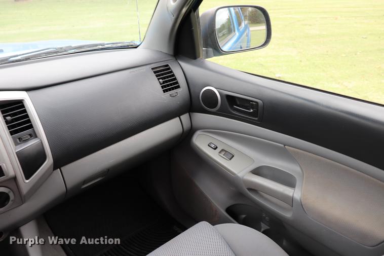 image for item ED9639 2006 Toyota Tacoma Double Cab pickup truck