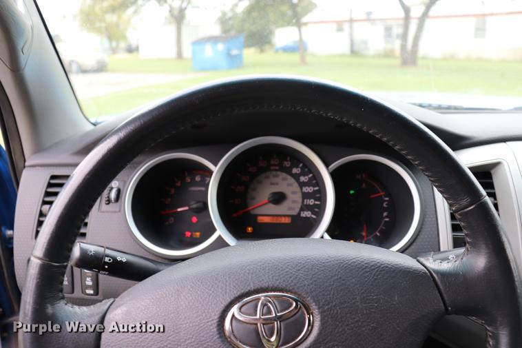 image for item ED9639 2006 Toyota Tacoma Double Cab pickup truck