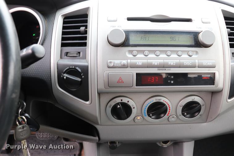 image for item ED9639 2006 Toyota Tacoma Double Cab pickup truck