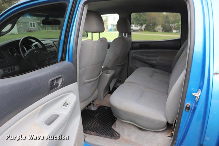 image for item ED9639 2006 Toyota Tacoma Double Cab pickup truck