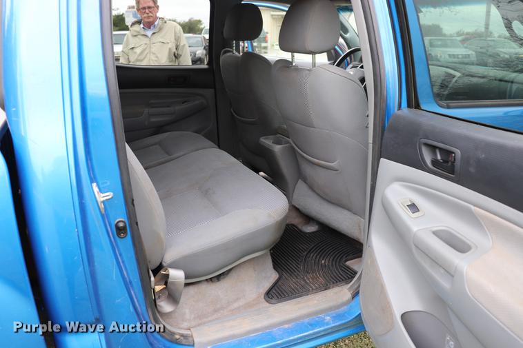 image for item ED9639 2006 Toyota Tacoma Double Cab pickup truck