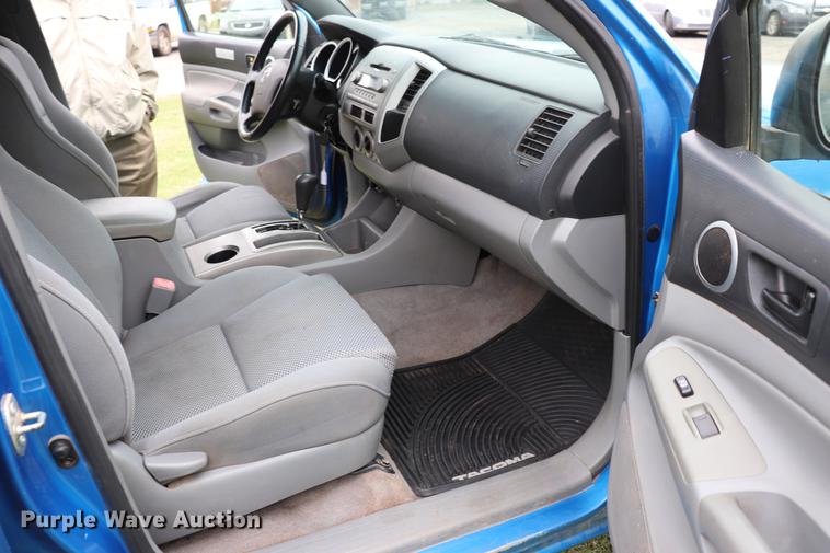 image for item ED9639 2006 Toyota Tacoma Double Cab pickup truck