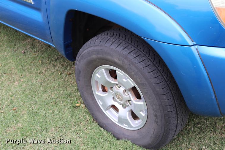 image for item ED9639 2006 Toyota Tacoma Double Cab pickup truck