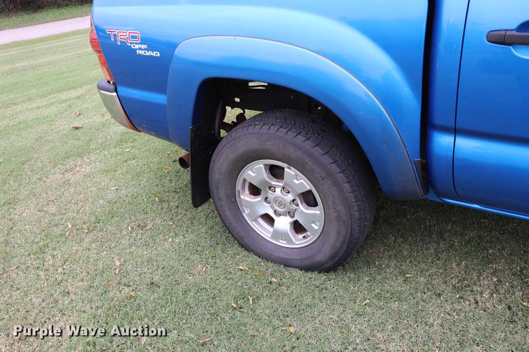 image for item ED9639 2006 Toyota Tacoma Double Cab pickup truck