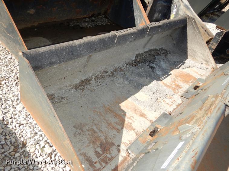 Bobcat low profile bucket in Olathe, KS Item EE9048 sold Purple Wave