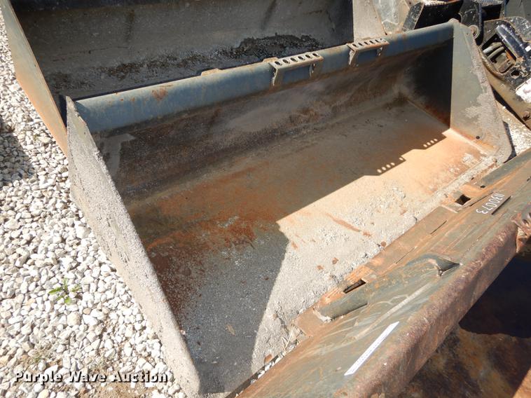 Bobcat low profile bucket in Olathe, KS Item EE9049 sold Purple Wave