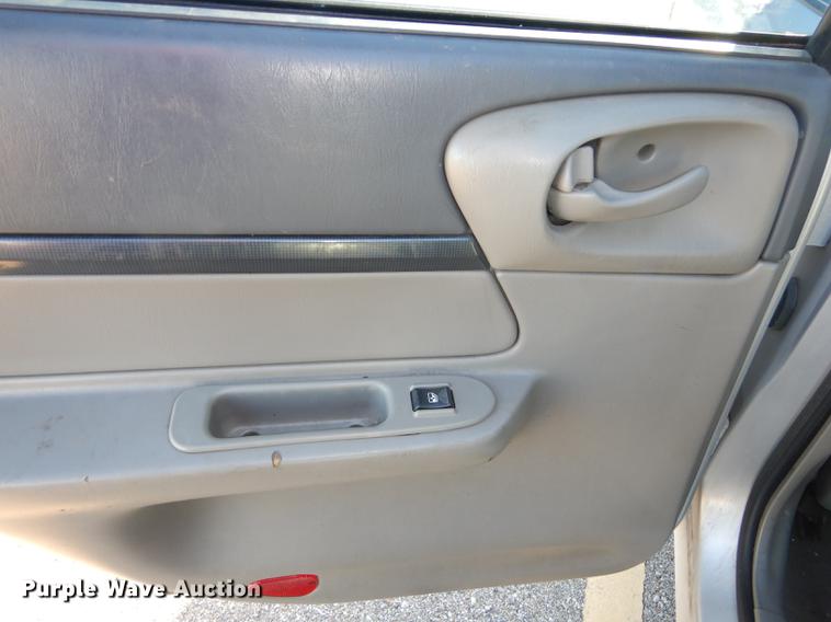 image for item J5652 2004 Chevrolet Impala LS