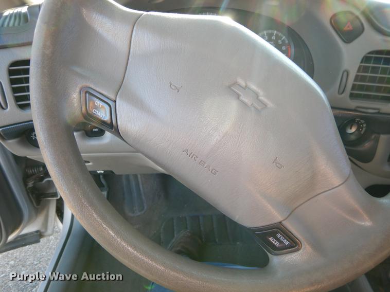 image for item J5652 2004 Chevrolet Impala LS