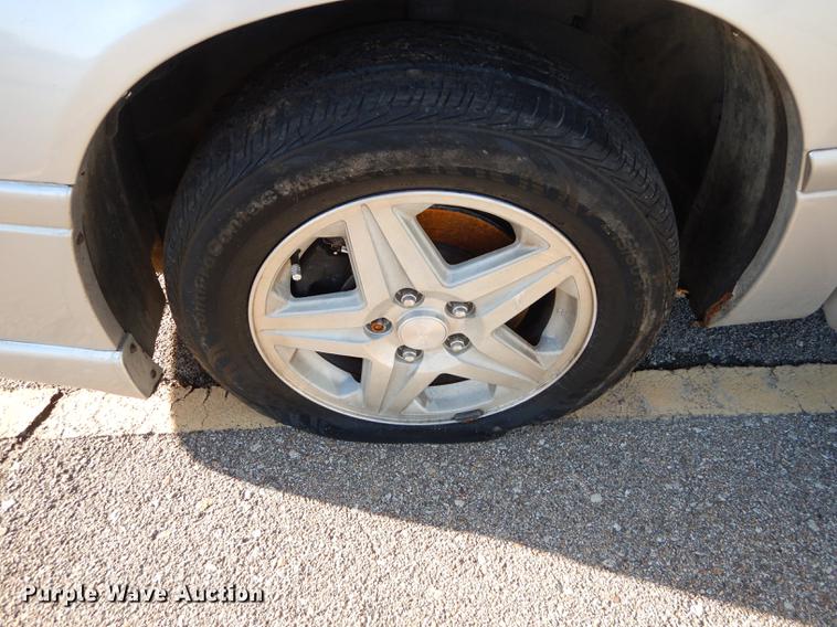 image for item J5652 2004 Chevrolet Impala LS