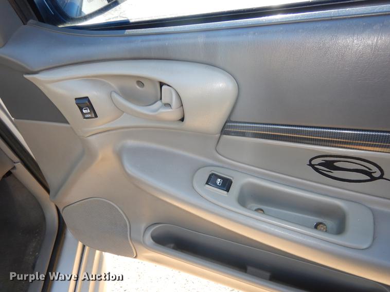 image for item J5652 2004 Chevrolet Impala LS