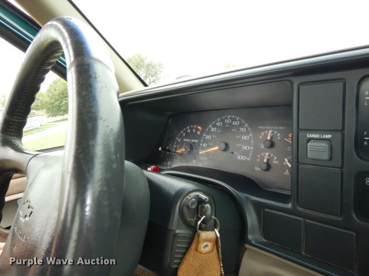 image for item J5665 1998 Chevrolet 2500 pickup truck