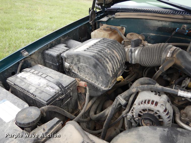 image for item J5665 1998 Chevrolet 2500 pickup truck