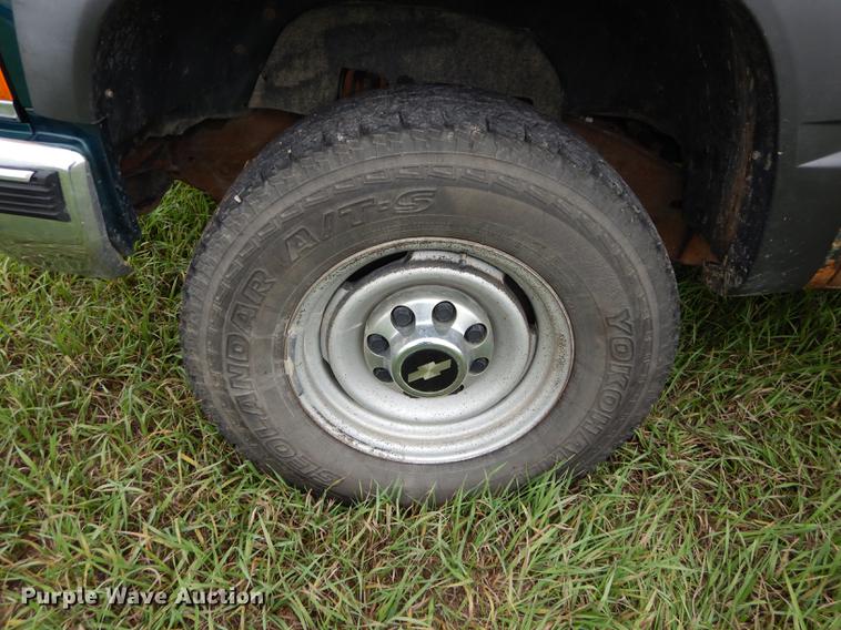 image for item J5665 1998 Chevrolet 2500 pickup truck