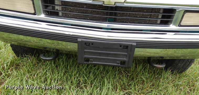 image for item J5665 1998 Chevrolet 2500 pickup truck