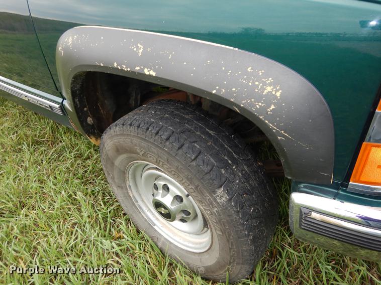 image for item J5665 1998 Chevrolet 2500 pickup truck