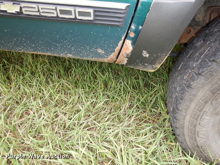 image for item J5665 1998 Chevrolet 2500 pickup truck