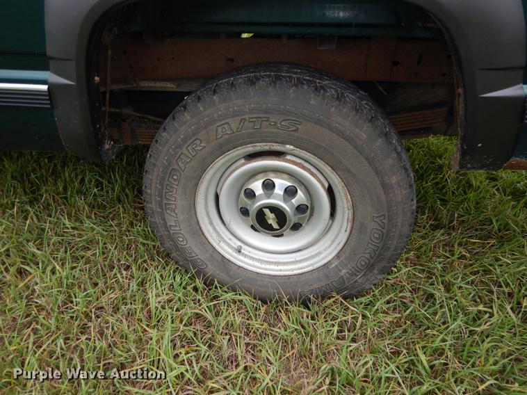 image for item J5665 1998 Chevrolet 2500 pickup truck