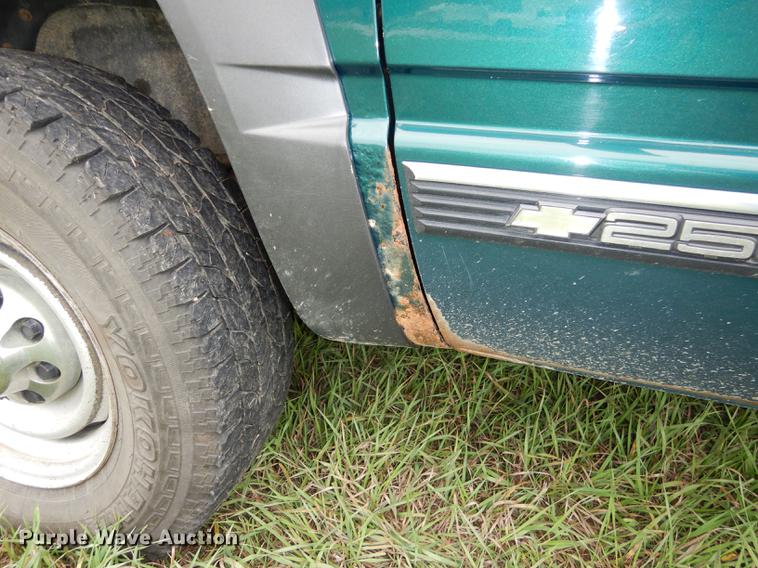 image for item J5665 1998 Chevrolet 2500 pickup truck