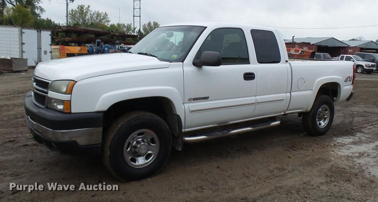 image for item K1767 2007 Chevrolet Silverado Classic 2500HD LT Ext. Cab pickup truck