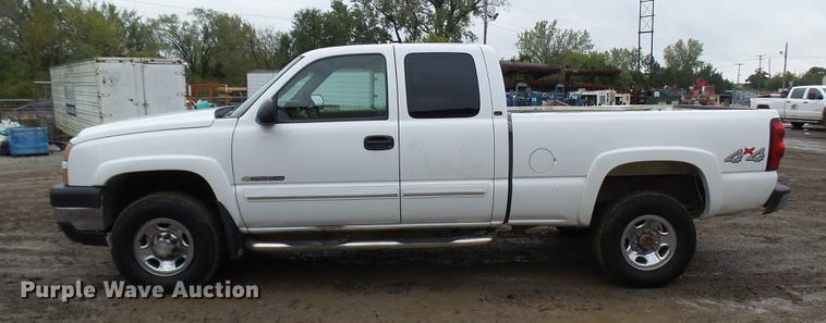 image for item K1767 2007 Chevrolet Silverado Classic 2500HD LT Ext. Cab pickup truck