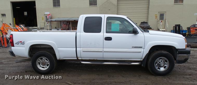 image for item K1767 2007 Chevrolet Silverado Classic 2500HD LT Ext. Cab pickup truck