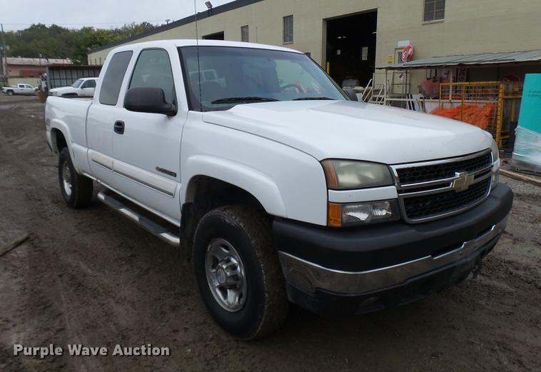 image for item K1767 2007 Chevrolet Silverado Classic 2500HD LT Ext. Cab pickup truck