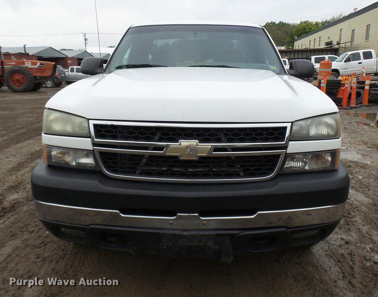 image for item K1767 2007 Chevrolet Silverado Classic 2500HD LT Ext. Cab pickup truck