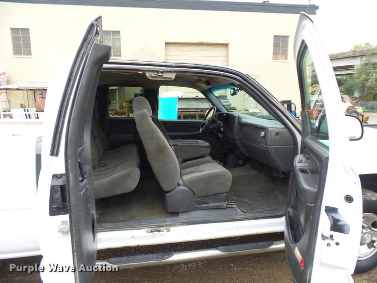 image for item K1767 2007 Chevrolet Silverado Classic 2500HD LT Ext. Cab pickup truck