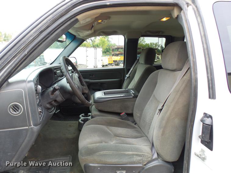 image for item K1767 2007 Chevrolet Silverado Classic 2500HD LT Ext. Cab pickup truck