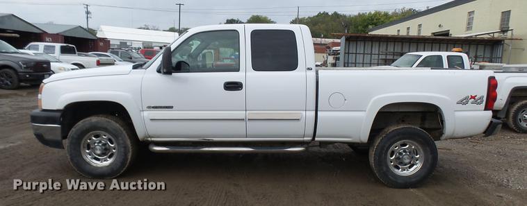 image for item K1768 2007 Chevrolet Silverado Classic 2500HD LT Ext. Cab pickup truck