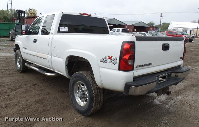 image for item K1768 2007 Chevrolet Silverado Classic 2500HD LT Ext. Cab pickup truck