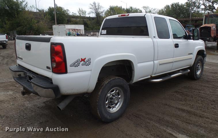 image for item K1768 2007 Chevrolet Silverado Classic 2500HD LT Ext. Cab pickup truck
