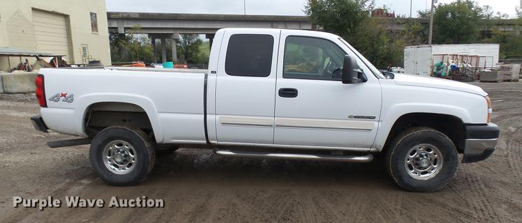 image for item K1768 2007 Chevrolet Silverado Classic 2500HD LT Ext. Cab pickup truck