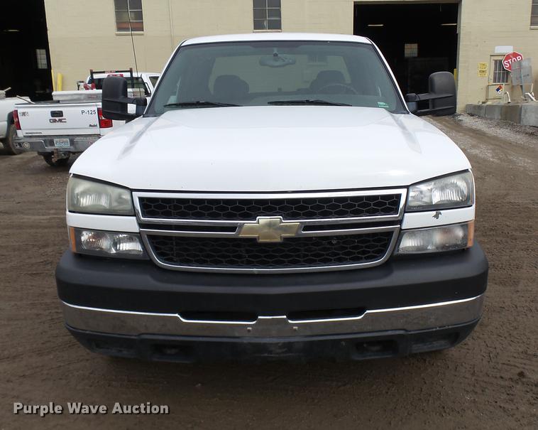 image for item K1768 2007 Chevrolet Silverado Classic 2500HD LT Ext. Cab pickup truck