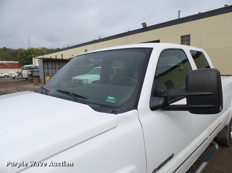 image for item K1768 2007 Chevrolet Silverado Classic 2500HD LT Ext. Cab pickup truck